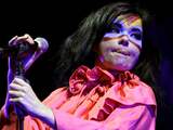 Björk brengt nieuw album vervroegd uit