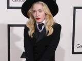 Madonna treedt op tijdens Brit Awards