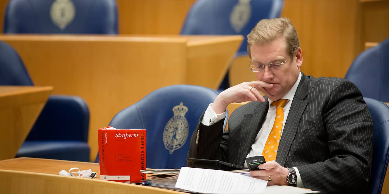Tweede Kamer wil álle conceptbrieven Van der Steur over Teeven-deal
