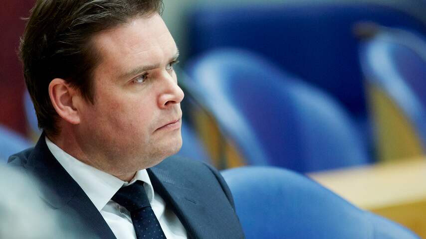Staatssecretaris Weekers treedt af