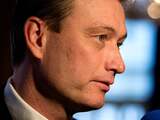 VVD-fractievoorzitter Halbe Zijlstra benadrukt donderdag dat zijn partij staatssecretaris Frans Weekers (Financiën) niet heeft aangezet tot dienst aftreden woensdagavond. "Hij had nog ons vertrouwen."