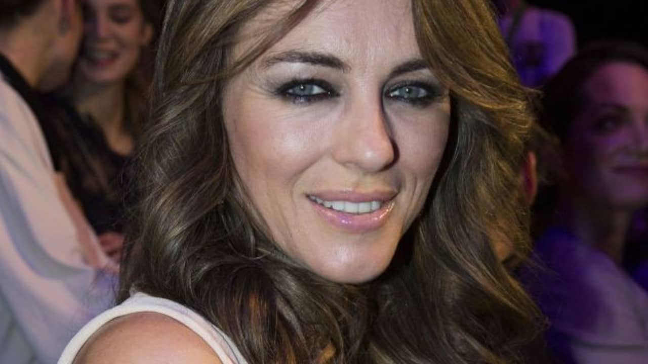 Elizabeth Hurley wordt koningin in The Royals | Films & Series | NU.nl