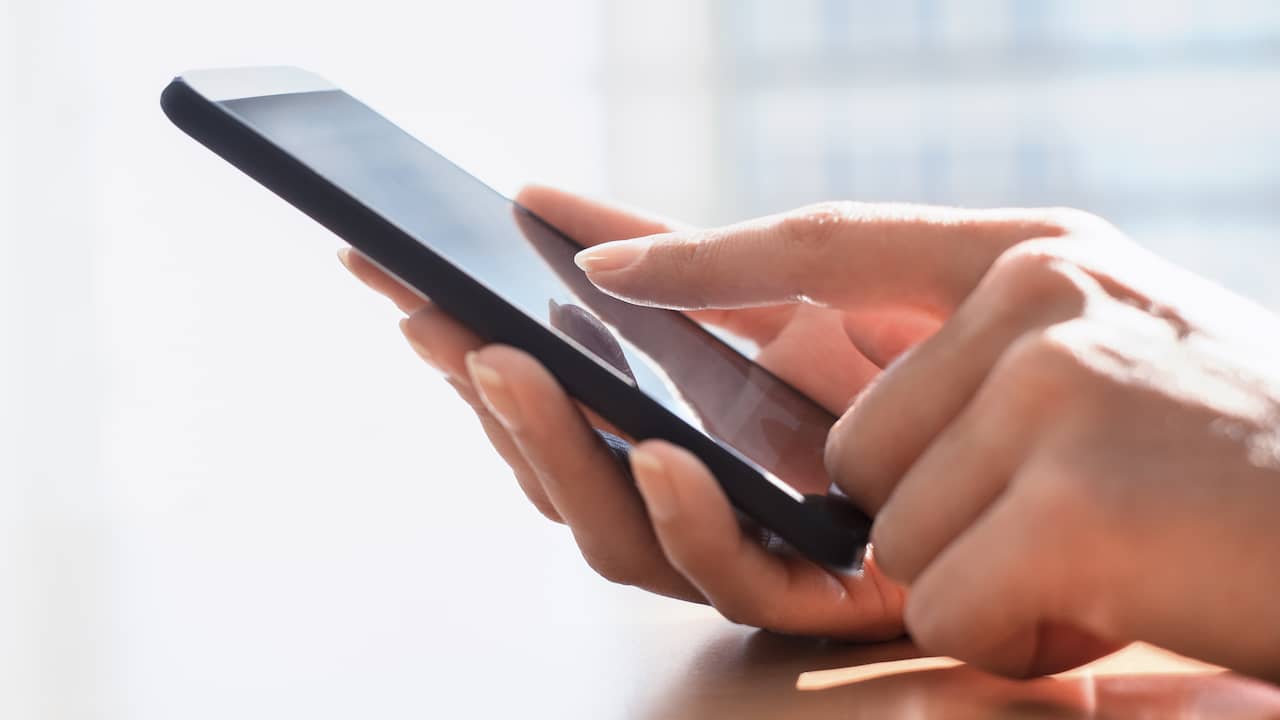 Video's bekijken op smartphone aan boord cruiseship kost gezin 12.000 euro