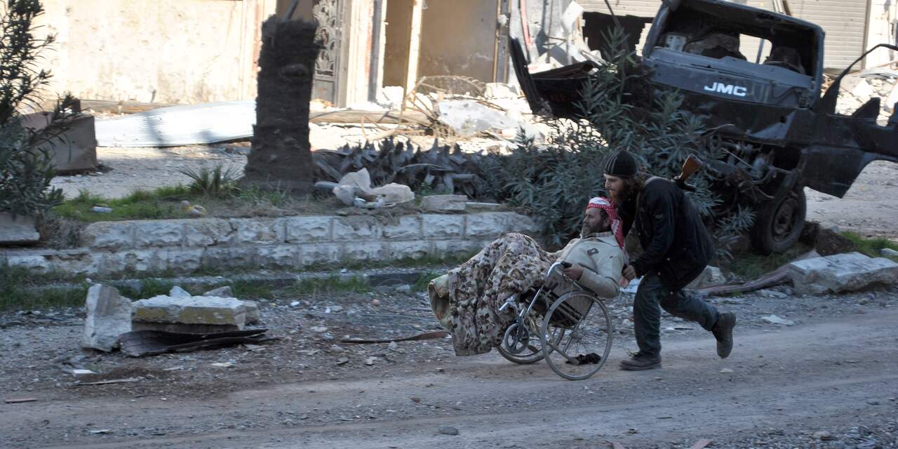 Syrische regering zet evacués uit Homs vast