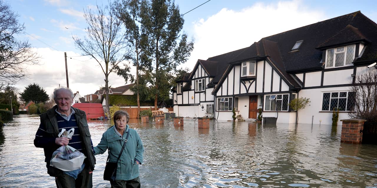 Wateroverlast houdt aan in Engeland