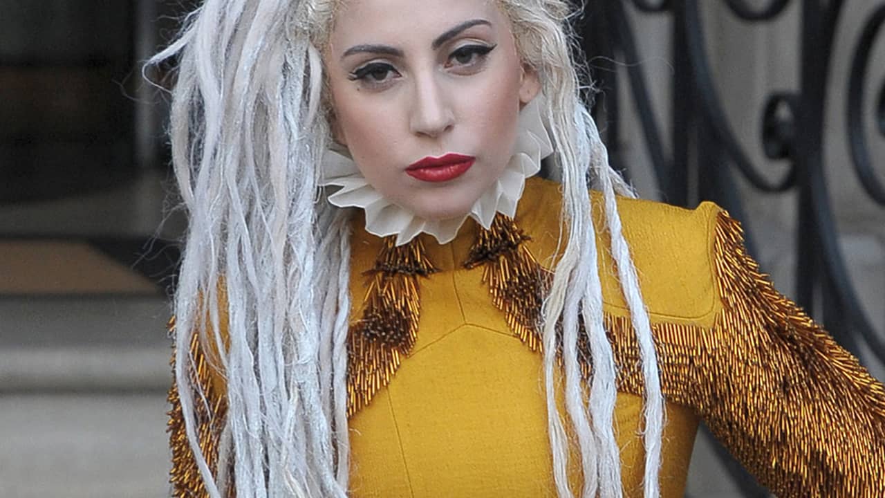 Beeld uit video: Lady Gaga te zien in American Horror Story