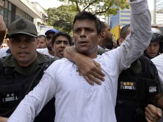 Venezolaanse oppositieleider gevlucht, couppoging volgens Maduro mislukt