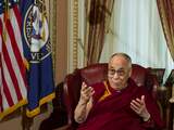China kwaad om biddende dalai lama in Amerikaanse Senaat