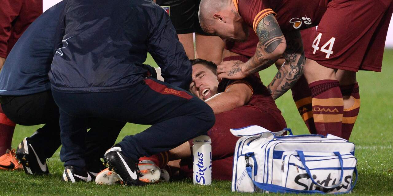 Huilende Strootman valt met knieblessure uit bij AS Roma