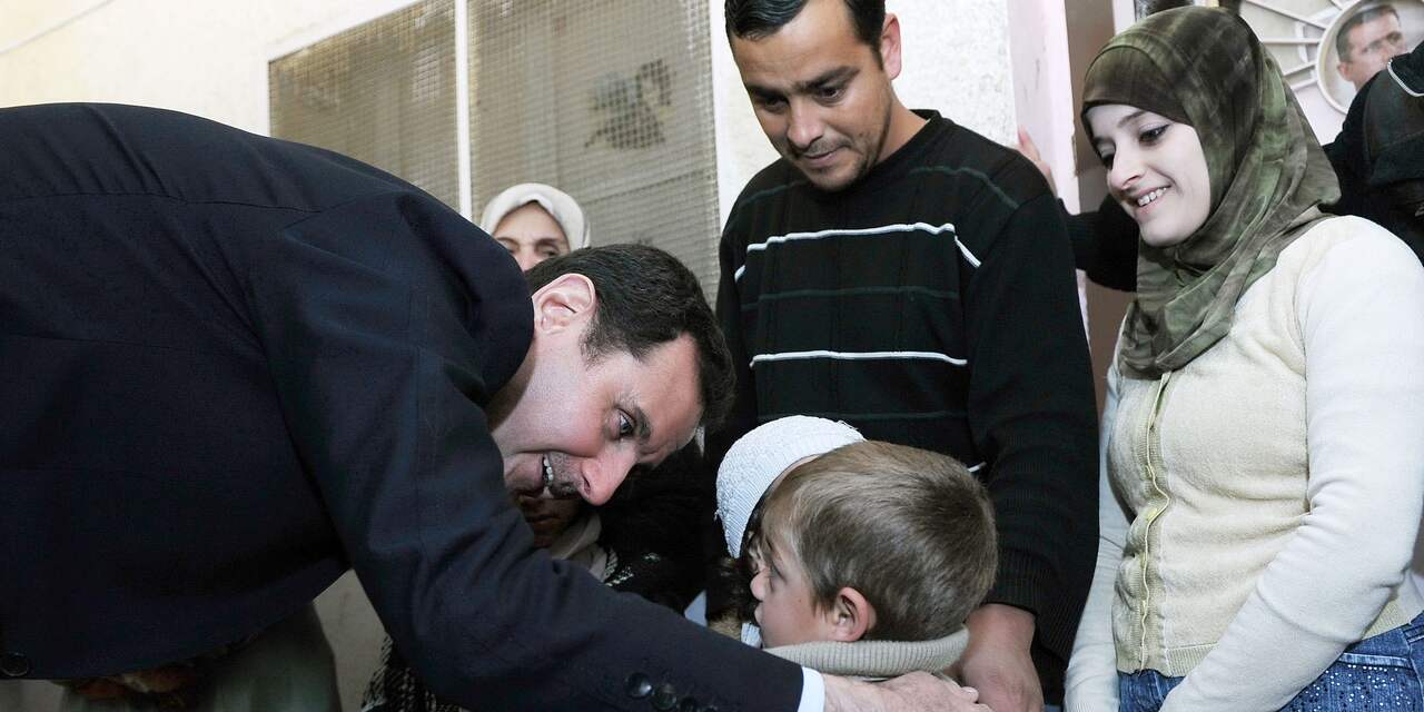 Assad bezoekt ontheemden in heroverde stad Adra