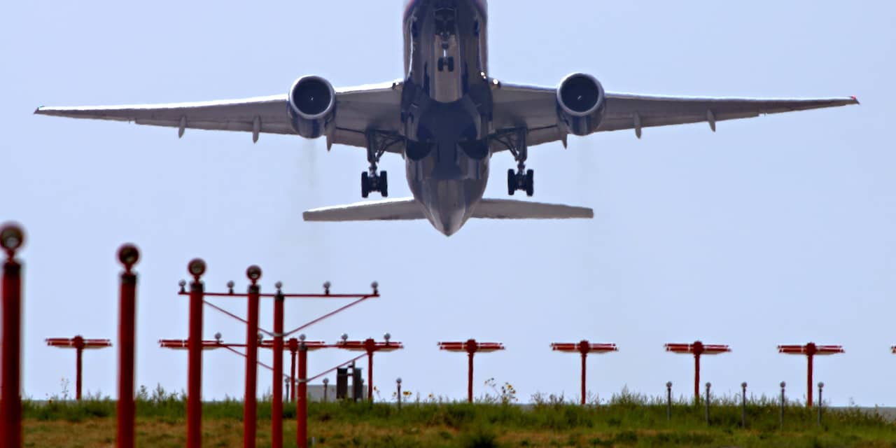 Luchtvaartsector vervoert meer mensen voor minder