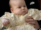 Doopjurk prins George tentoongesteld in Buckingham Palace