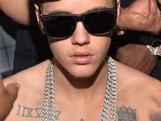 Justin Bieber laat toch weer tatoeage zetten