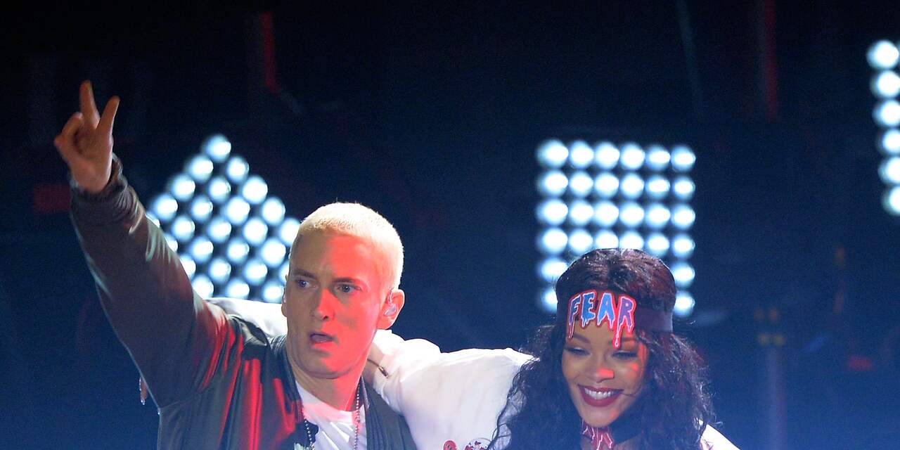 'Rihanna wil afspraakjes met Eminem en Chris Brown'