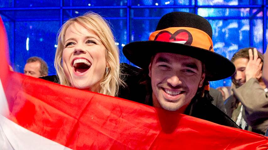 The Common Linnets Vliegen Omhoog In Hitlijst Songfestival NU nl photobook-ilse-delange-the-common-linnets-013-frontview-magazine