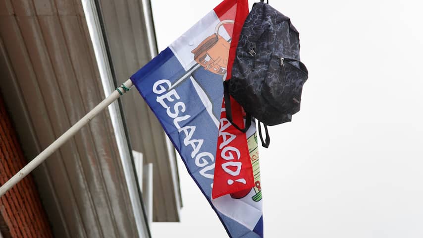 Eindexamenkandidaten Horen Donderdag Of De Vlag Uit Kan | Eindexamens ...