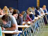Scholen mogen dit al doen maar ze zijn volgens Dekker erg terughoudend. Vorig jaar deden ruim 1850 leerlingen eindexamen in een vak op een hoger niveau. 