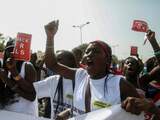 Zaterdag 17 mei: Meisjes protesteren in Senegal tegen de ontvoering van de schoolmeisjes in Dakar. 276 meisjes werden vorige maand ontvoerd door terreurgroep Boko Haram. Geen meisjes zijn tot nu toe gevonden.