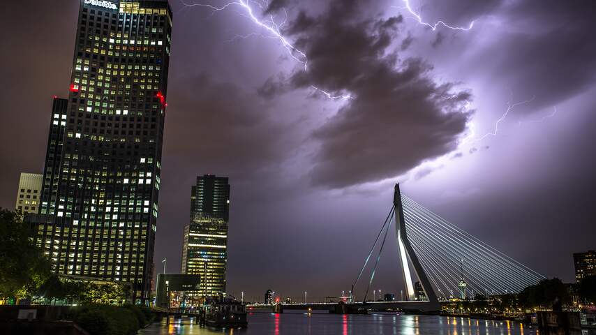 Onweer bliksem Rotterdam