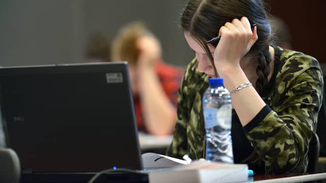 Eindexamenjournaal: Havo-examen Frans was verschrikkelijk, vwo-examen Engels was easy