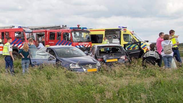 Dode en veel gewonden bij ongeluk op A28. Dode en veel gewonden bij ongeluk op A28.