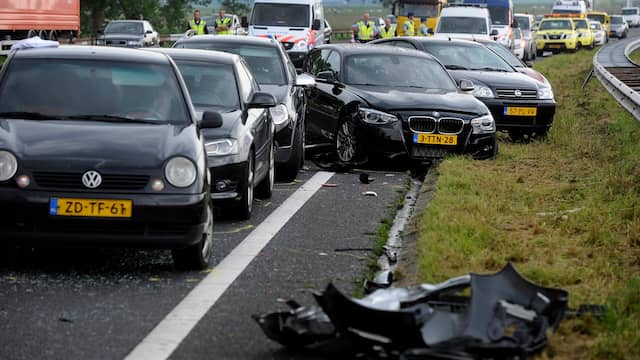 A7 bij Zaandijk dicht door ongeval met meerdere auto\s. A7 bij Zaandijk dicht door ongeval met meerdere auto\s.
