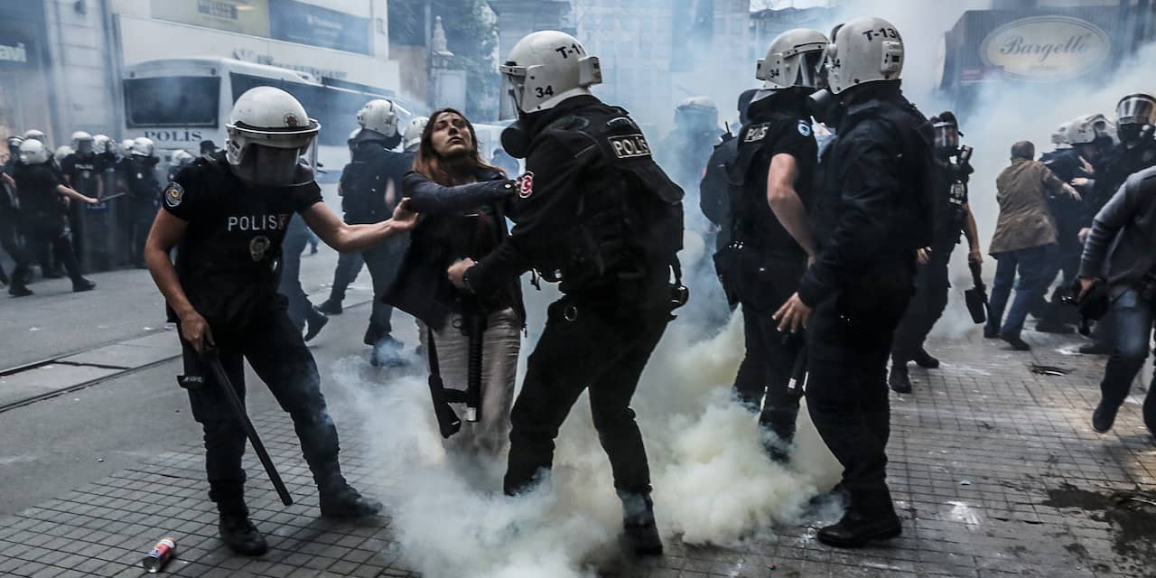 Turkse agent opgepakt om doden betoger