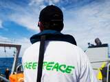 Actievoerders Greenpeace beklimmen boorplatform Shell