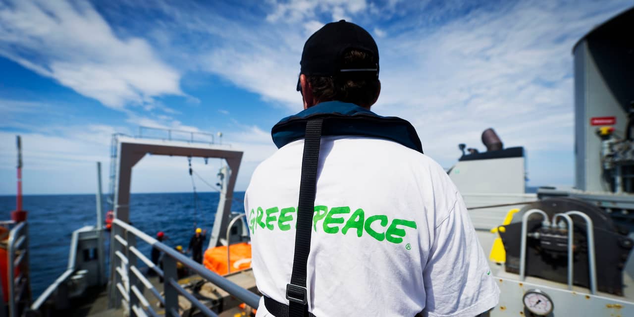 675 opzeggingen Greenpeace om vliegreizen directeur
