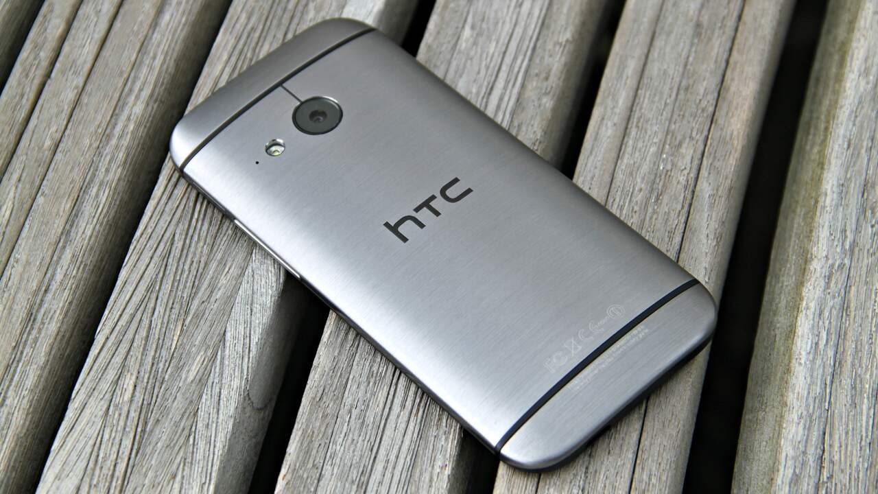 Как поменять батарейку на htc one mini 2