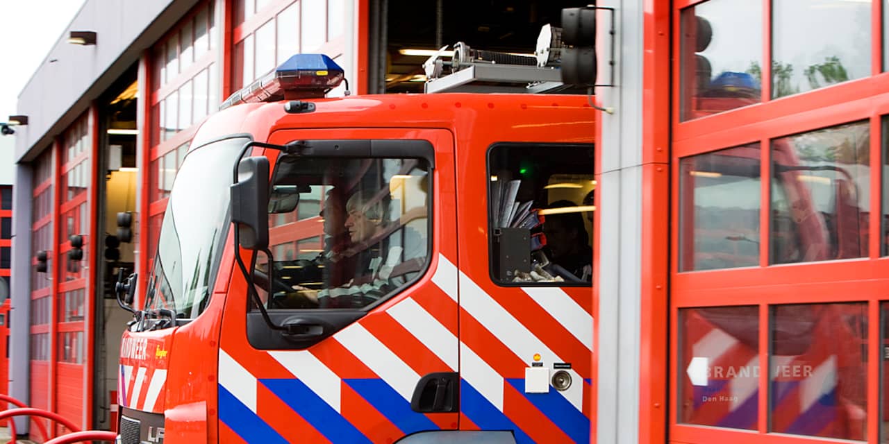 Taxi uitgebrand in Amsterdam-Noord