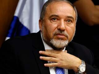 Defensieminister Israël stapt op vanwege bestand met Hamas