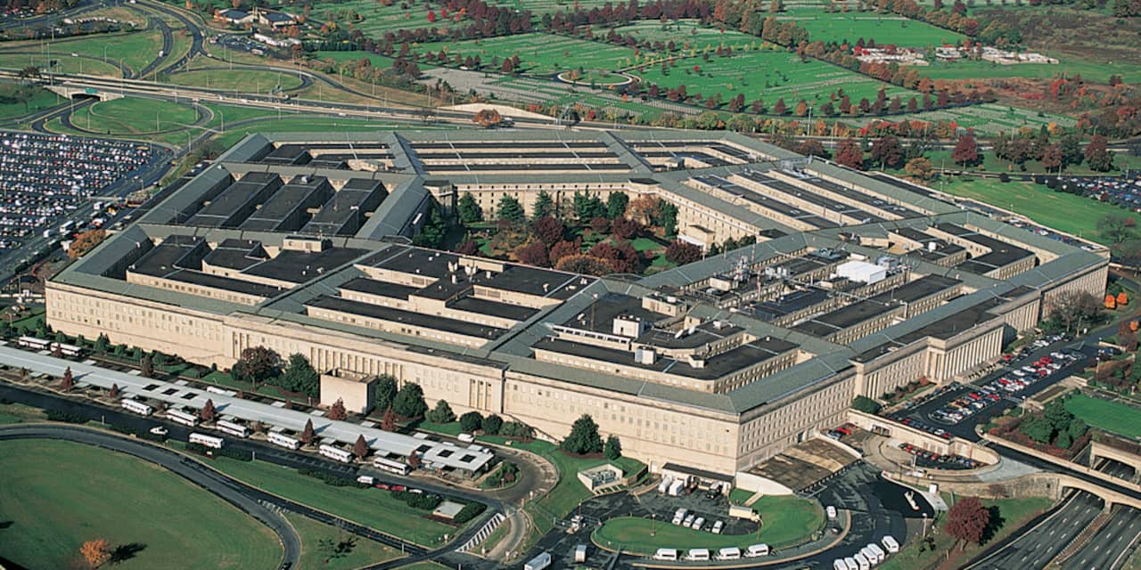 'Pentagon verspilde miljarden met contracten'