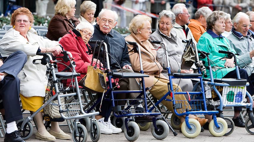 ouderen bejaarden rollator pensioen pensioenen aow
