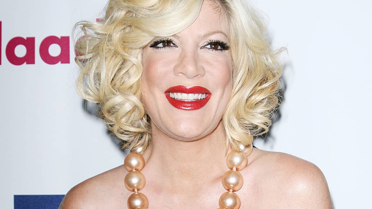 Tori Spelling heeft geen probleem met foto blote borsten | Achterklap |  NU.nl