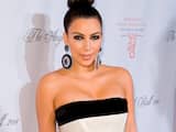 Kim Kardashian aangevallen op rode loper