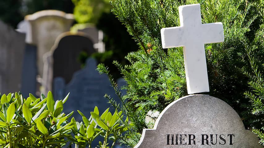 kerkhof uitvaart begrafenis dood overlijden overleden dode