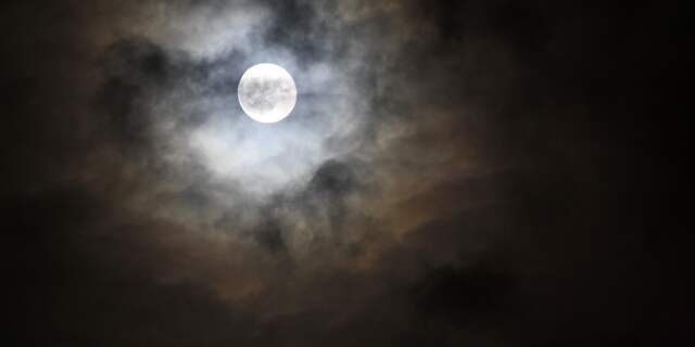 Haagse nacht met volle maan