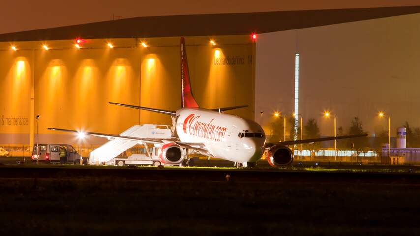 Vliegtuig Corendon keert terug naar Schiphol | Binnenland | NU.nl