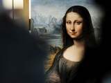 Het paneel bevat een kopie van Da Vinci’s glimlachende vrouw, maar was bedekt met een dikke laag zwarte verf en lak.