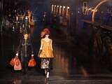 Louis Vuitton stuurt locomotief de catwalk op