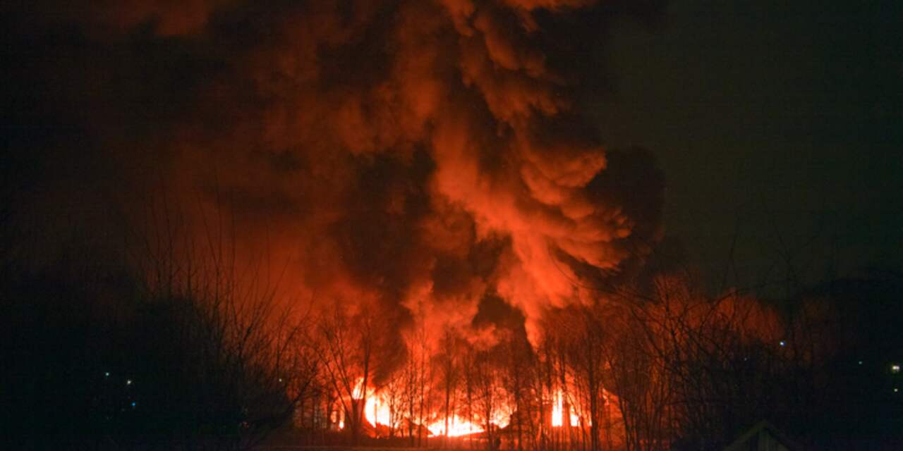 Valkenburg onder de rook door grote brand