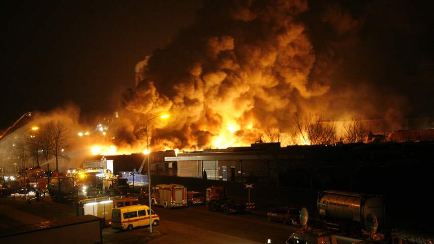 Grote brand in chemisch bedrijf Moerdijk