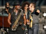 De saxofonist van de band van Bruce Springsteen, Clarence Clemons, is zaterdag overleden. 