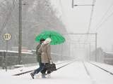 Chaos op spoor en wegen door sneeuw