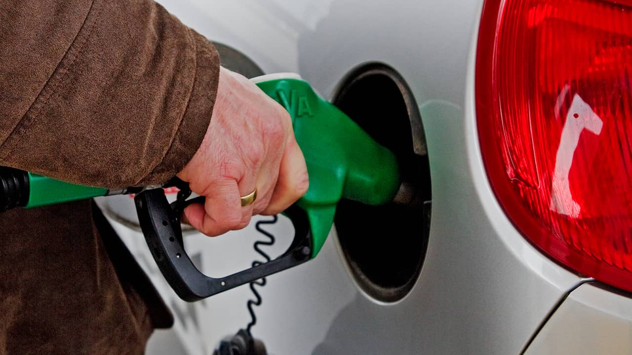 De benzineprijs stijgt bijna dagelijks.