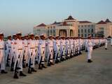 Zaterdag 12 februari: In Myanmar wordt 64 jaar democratie gevierd, waarbij de koninklijke wacht meedoen aan een parade.