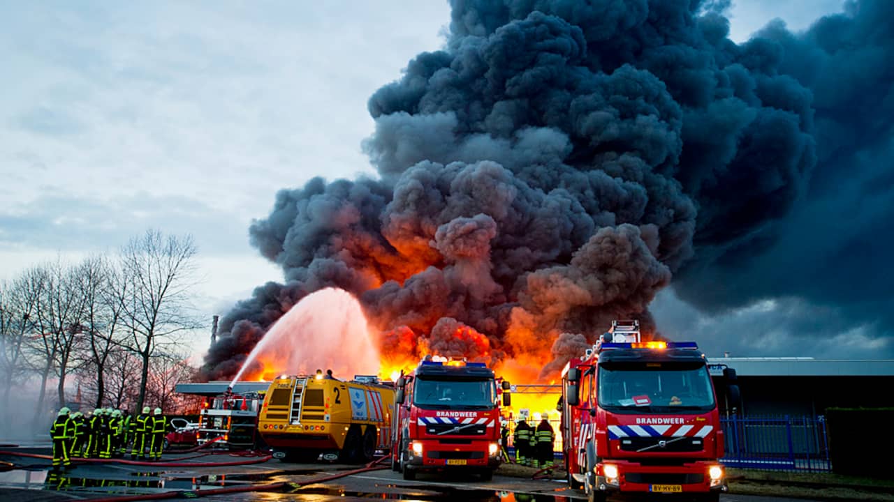 Chemische brand Chemie-Pack na uren bedwongen