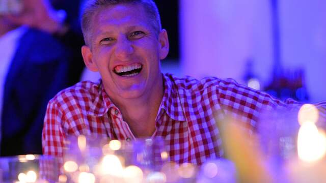 Schweinsteiger in opspraak na zingen grof liedje | NU - Het laatste