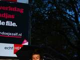 Roze badjassen luiden Het Nieuwe Werken in